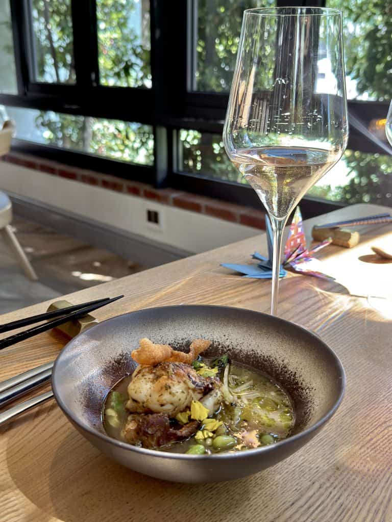 Oku - Green Mozambican Lobster with Lynx Blanc De Noir